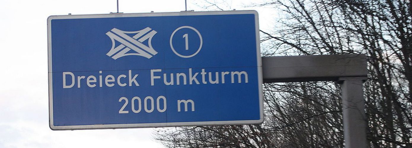 1400px-AVUS_Richtung_Funkturm_Berlin_20090320_005