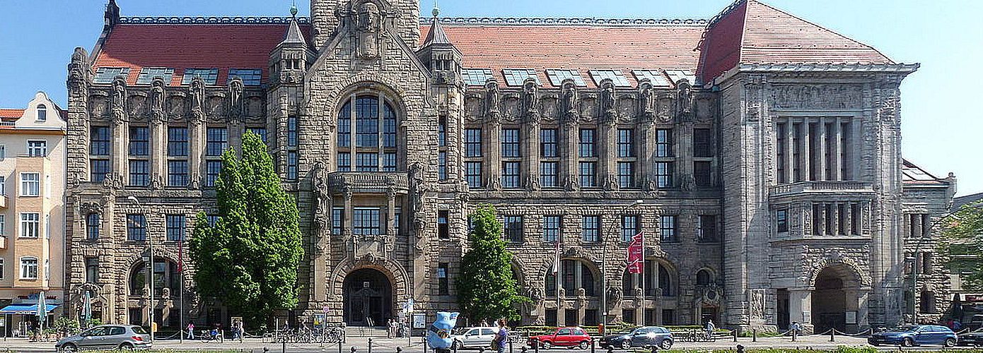 1401px-Charlottenburg_Otto-Suhr-Allee_Rathaus